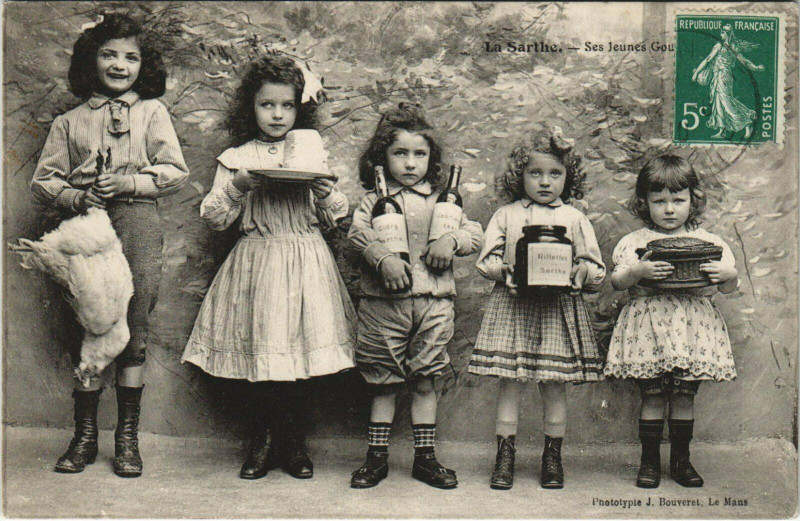 Carte postale ancienne La Sarthe ses Jeunes