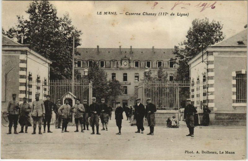 Carte postale ancienne Le Mans Caserne Chanzy 117e Ligne au Mans