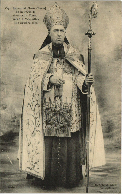 Carte postale ancienne Le Mans Eveque Mgr Raymond-Marie-Turiaf de la Porte au Mans