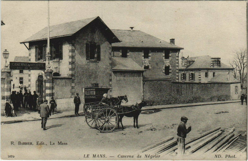 Carte postale ancienne Le Mans Caserne de Négrier au Mans