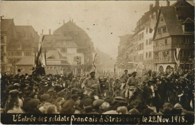 Carte postale ancienne Carte photo Strasbourg Entrée des soldats francais le 22 Nov. 1918 à Strasbourg