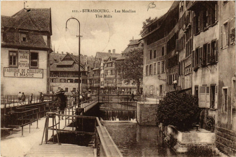 Carte postale ancienne Strasbourg - Les Moulins - The Mills à Strasbourg