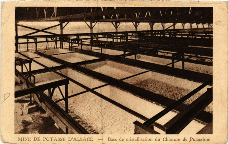 Carte postale ancienne Mine de Potasse d'Alsace - Bacs de cristallisation du Chlorure