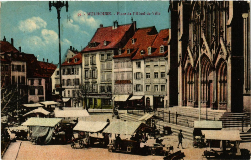 Carte postale ancienne Mulhouse - Place de l'Hotel-de-Ville à Mulhouse