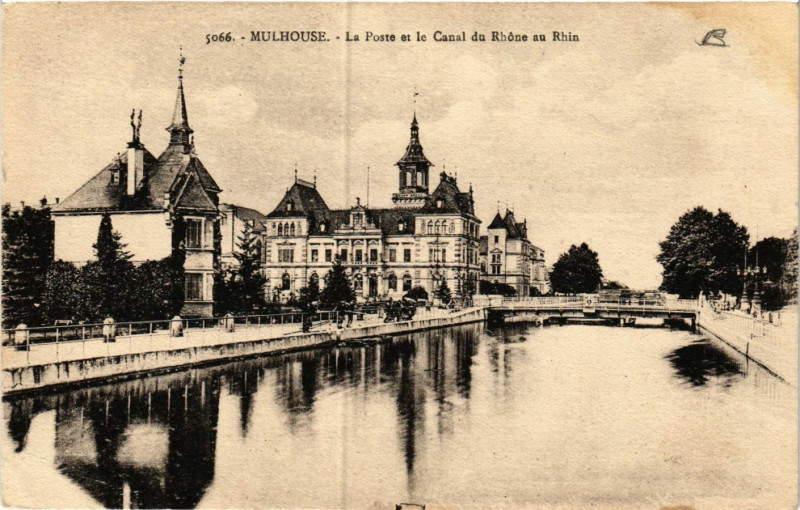 Carte postale ancienne Mulhouse - La Poste et le Canal du Rhone au Rhin à Mulhouse