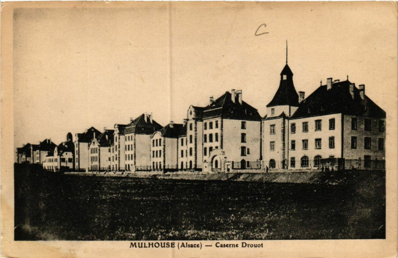 Carte postale ancienne Mulhouse - Caserne Drouot à Mulhouse