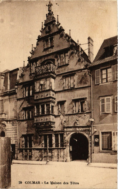 Carte postale ancienne Colmar - La Maison des Tetes à Colmar