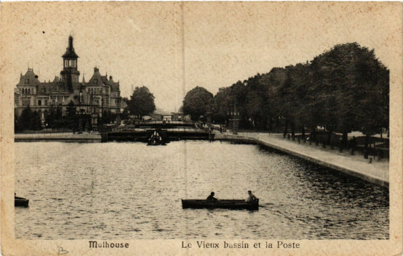 Carte postale ancienne Mulhouse - Le Vieux bassin et la Poste à Mulhouse