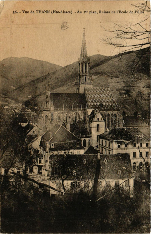 Carte postale ancienne Vue de Thann Au Ier plan Ruines de l'Ecole de Filles à Thann