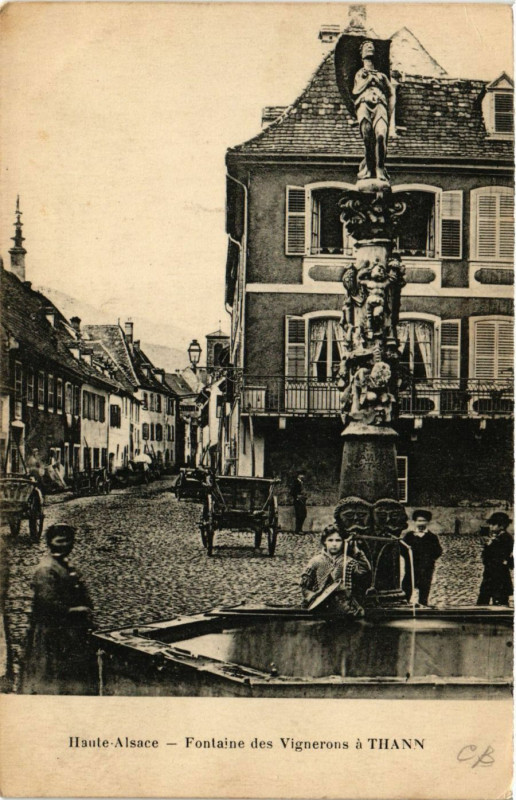 Carte postale ancienne Fontaine des Vignerons a Thann à Thann