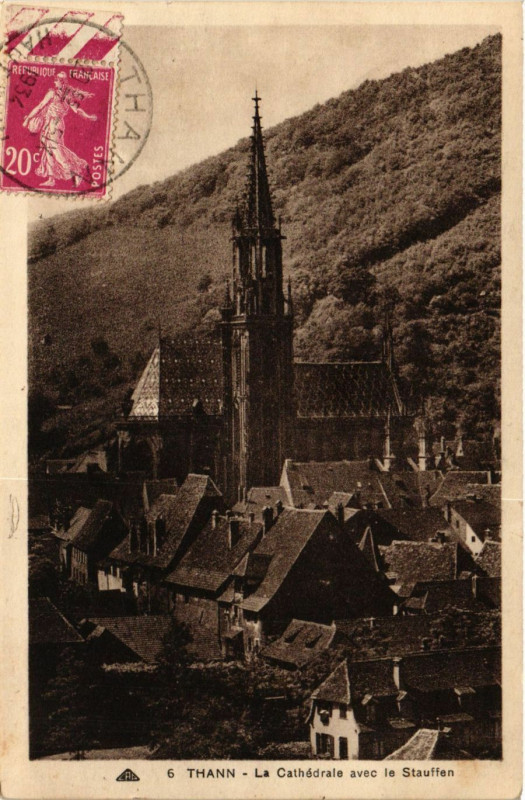 Carte postale ancienne Thann - La Cathédrale avec le Stauffen à Thann