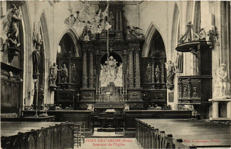 Carte postale ancienne Pont-de-l'Arche - Intérieur de l'Eglise à Pont-de-l'Arche