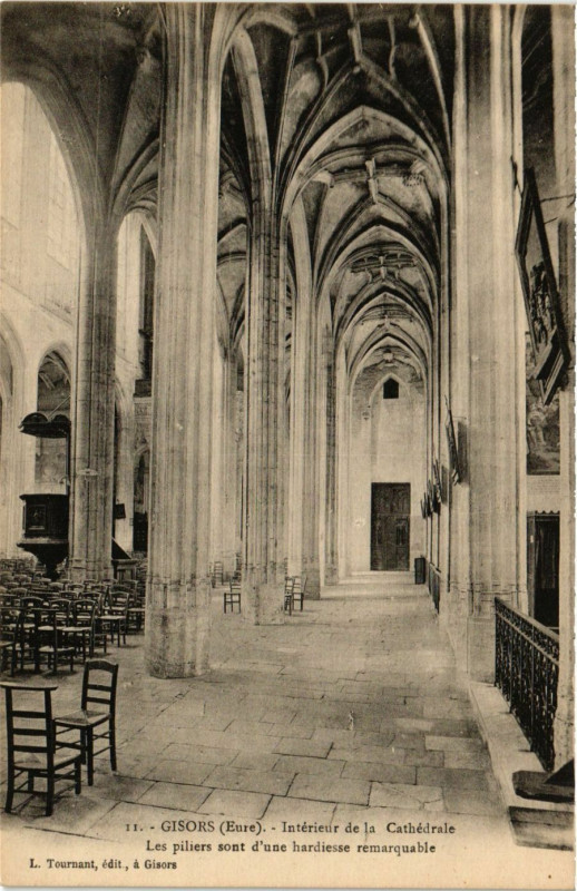 Carte postale ancienne Gisors - Intérieur de la Cathédrale - Les piliers sont d'une à Gisors