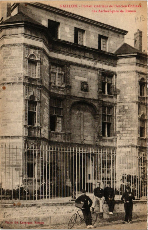Carte postale ancienne Gaillon Portail exterieur de Ancien Chateau des ARCHEVEQUEs de à Gaillon