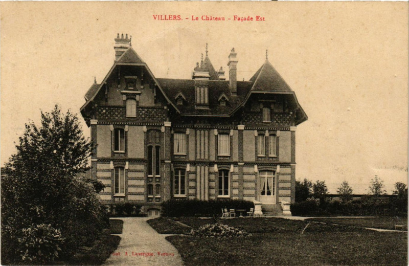 Carte postale ancienne Villers - Le Chateau - Facade Est