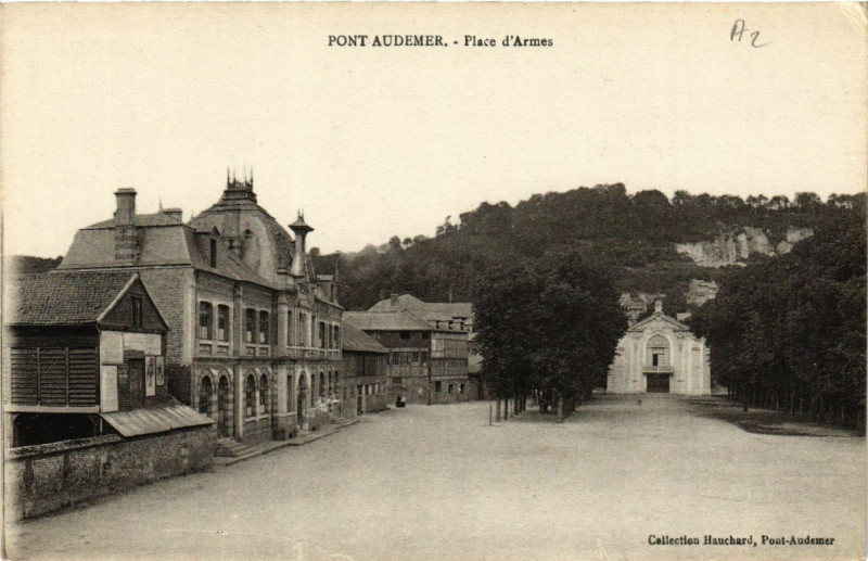 Carte postale ancienne Pont-Audemer - Place d'Armes à Pont-Audemer