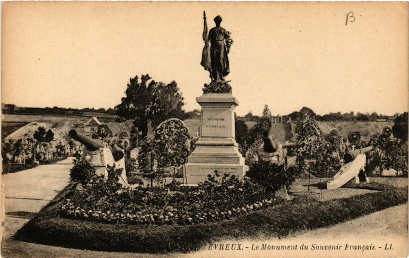 Carte postale ancienne Evreux - Le Mon. du Souvenir Francais à Évreux