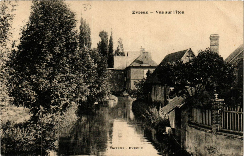 Carte postale ancienne Evreux - Vue sur l'Iton à Évreux