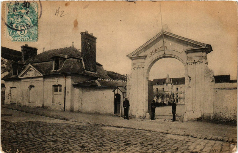 Carte postale ancienne Evreux - Le Quartier de Cavalerie à Évreux