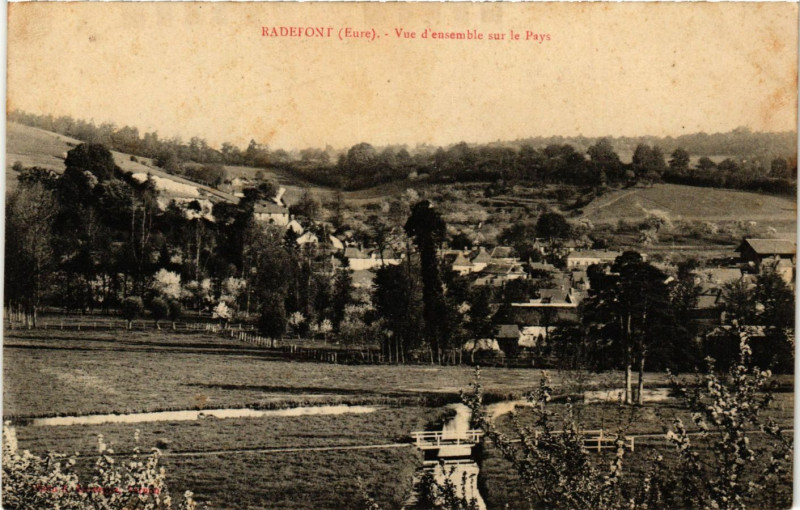 Carte postale ancienne Radepont - Vue d'ensemble sur le Pays à Radepont