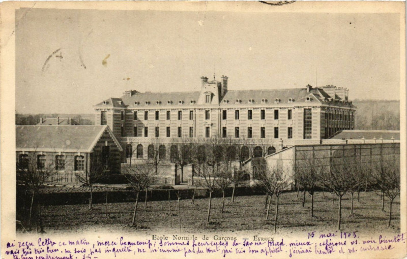 Carte postale ancienne Ecole Normale de Garcons - Evreux à Évreux