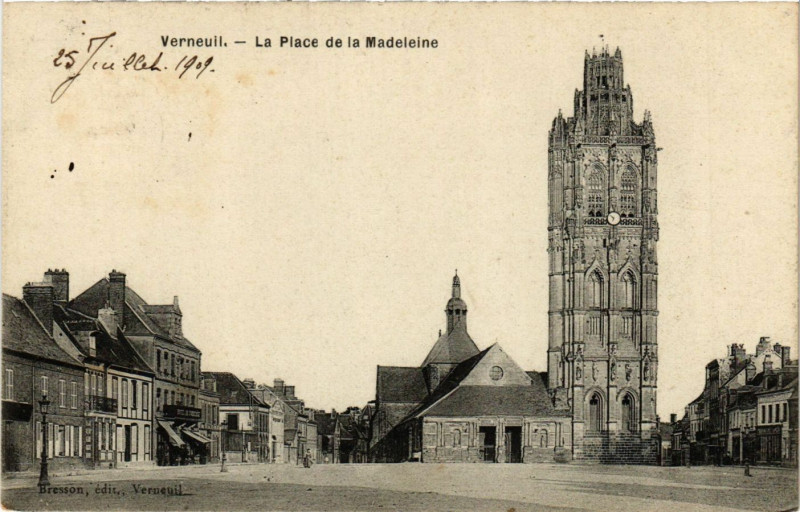 Carte postale ancienne Verneuil - La Place de la Madeleine