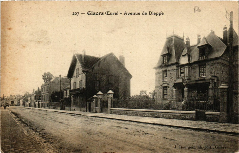 Carte postale ancienne Gisors - Avenue de Dieppe à Gisors