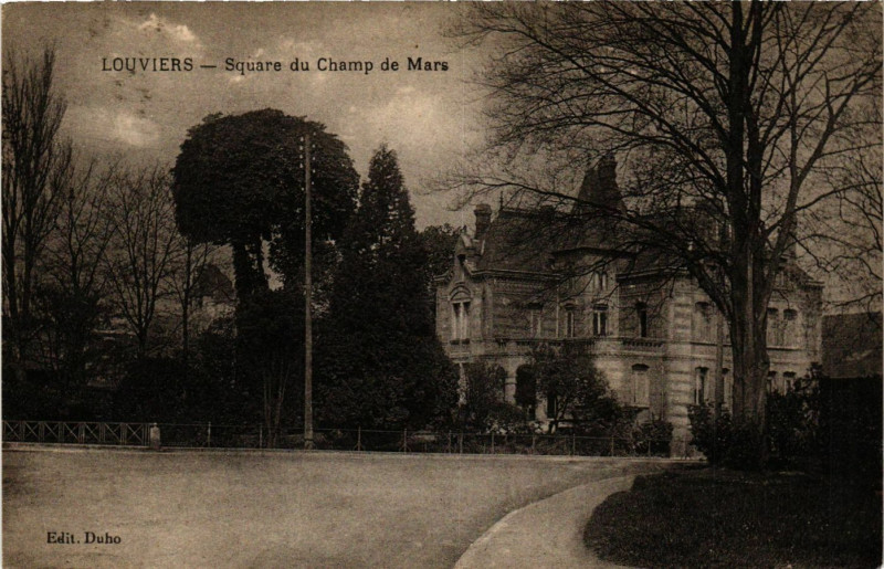 Carte postale ancienne Louviers - Square du Champ de Mars à Louviers
