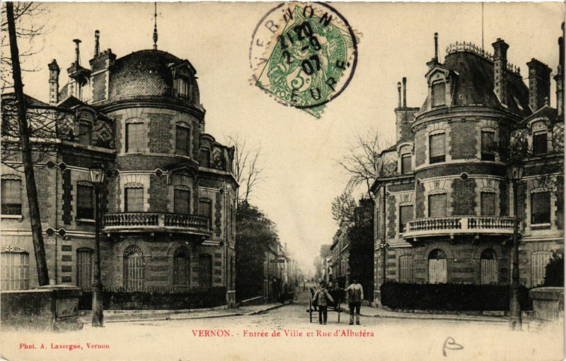 Carte postale ancienne Vernon - Entrée de Ville et Rue d'Albufera à Vernon