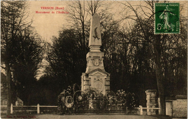 Carte postale ancienne Vernon - Mon. de Ardeche à Vernon