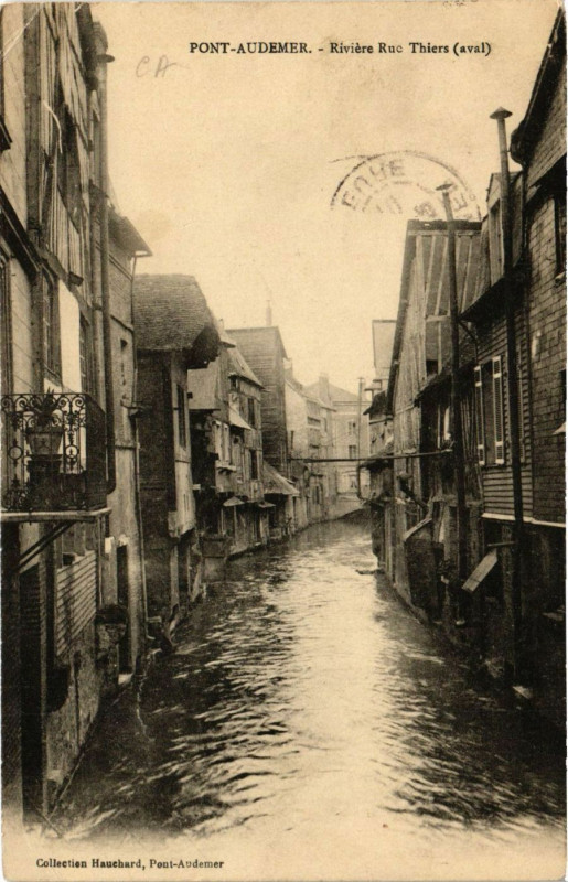 Carte postale ancienne Pont-Audemer - Riviere Rue Thiers (aval) à Pont-Audemer
