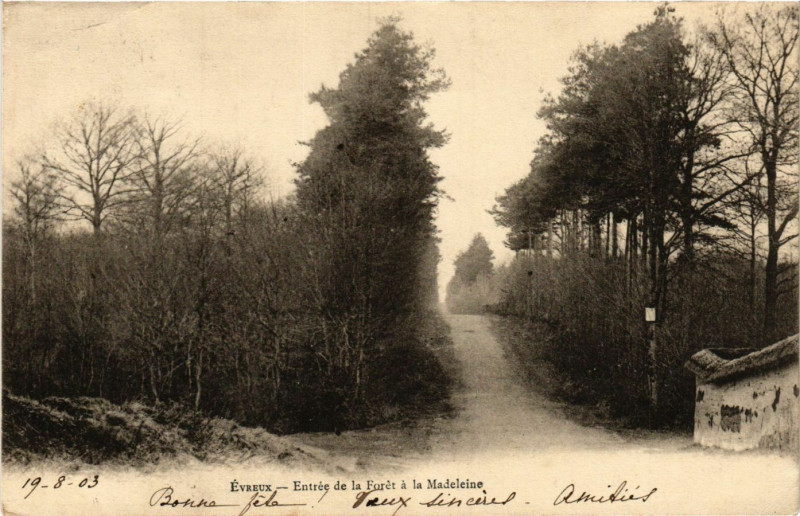 Carte postale ancienne Evreux - Entrée de la Foret a la Madeleine à Évreux