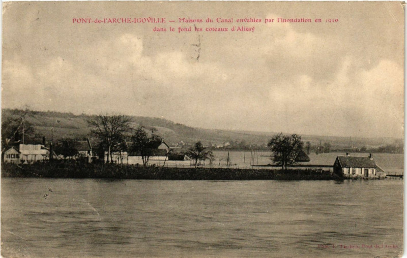 Carte postale ancienne Pont-de-l'Arche-Igoville Maisons Canal envahies par l'inondation à Igoville