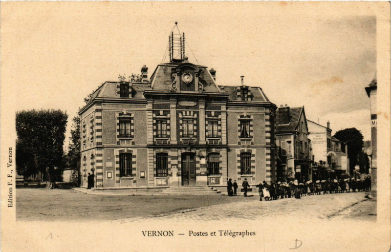 Carte postale ancienne Vernon - Postes et Telegraphes à Vernon