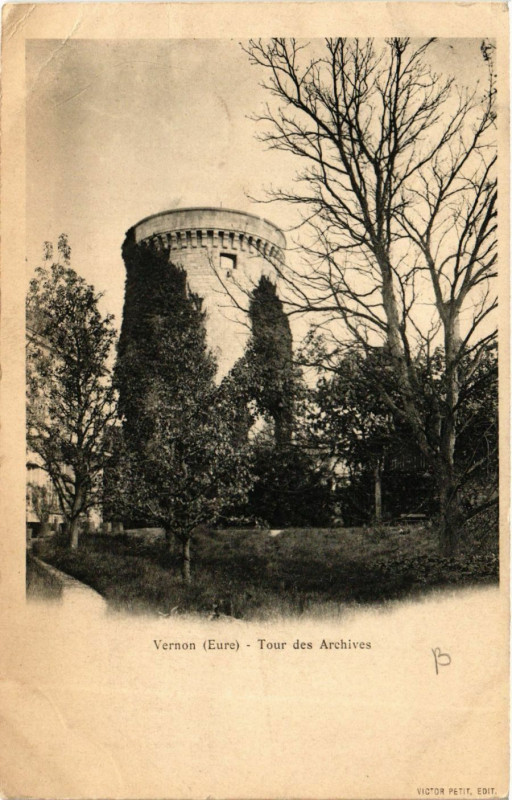 Carte postale ancienne Vernon - Tour des Archives à Vernon