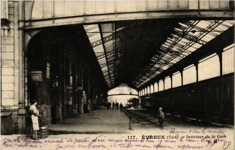 Carte postale ancienne Evreux - Intérieur de la Gare à Évreux