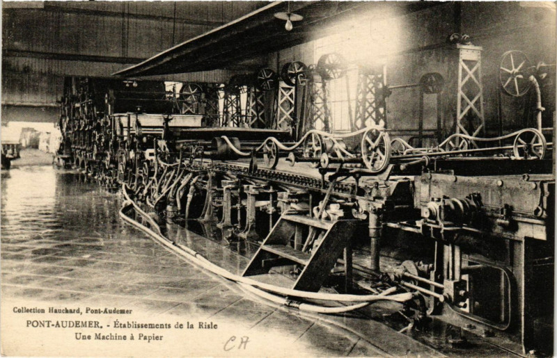 Carte postale ancienne Pont-Audemer - Etabl. de la Risle - Une Machine a Papier à Pont-Audemer