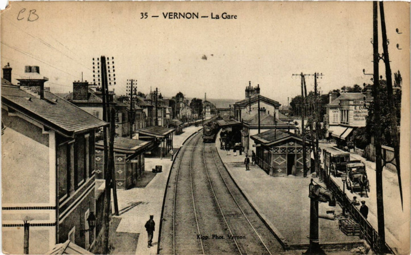 Carte postale ancienne Vernon - La Gare à Vernon