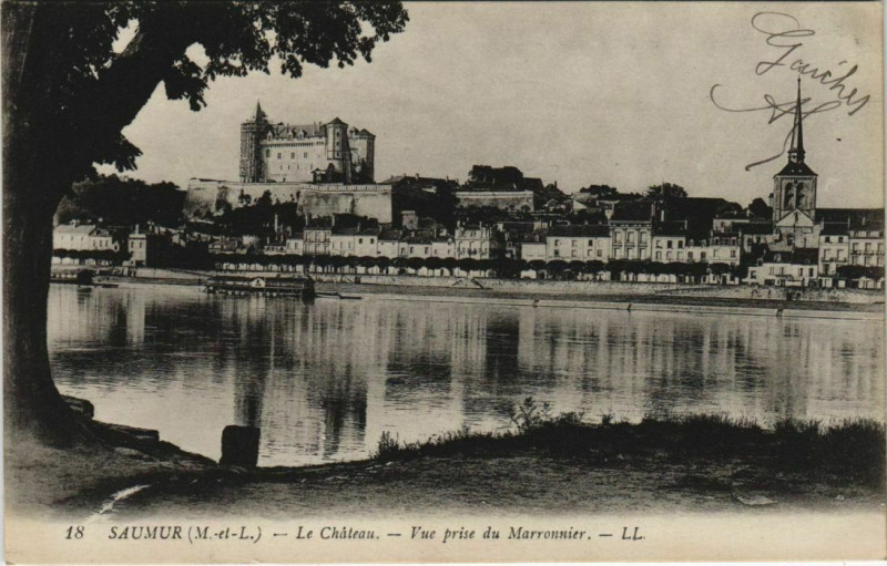 Carte postale ancienne Saumur Le Chateau à Saumur
