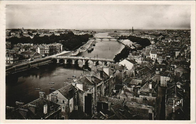 Carte postale ancienne Angers Vue generale sur la Maine à Angers