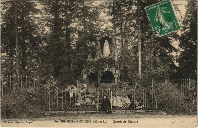 Carte postale ancienne Sainte-Gemmes-d'Andigne Grotte de Dieusie