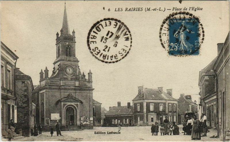 Carte postale ancienne Les Rairies Place de l'Eglise aux Rairies