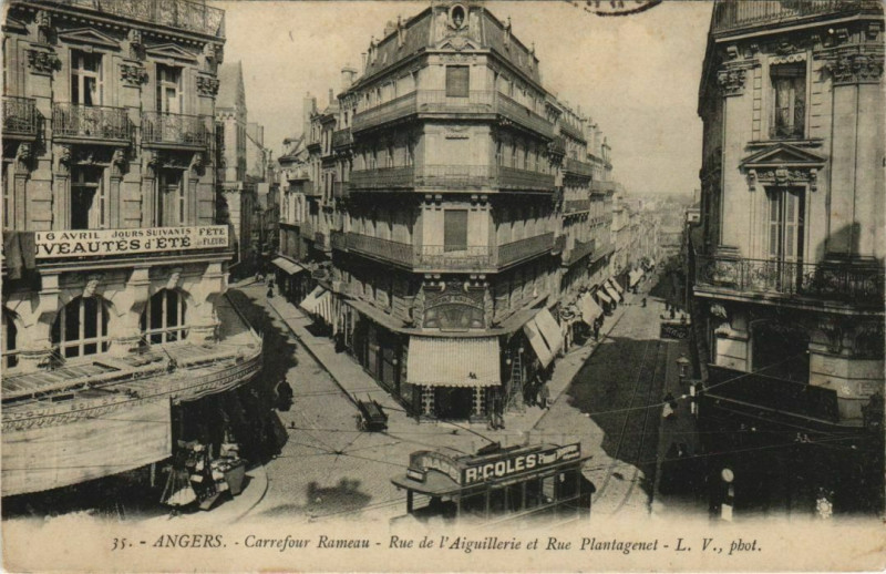 Carte postale ancienne Angers Carrefour Rameau à Angers