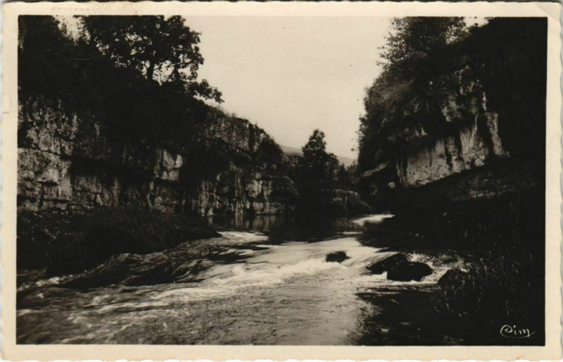 Carte postale ancienne Montbenoit Le Doubs au Defile d'Entre-Roches à Montbenoît