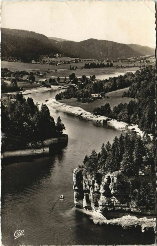 Carte postale ancienne Villers-le-Lac Le Lac vu de la Suisse à Villers-le-Lac