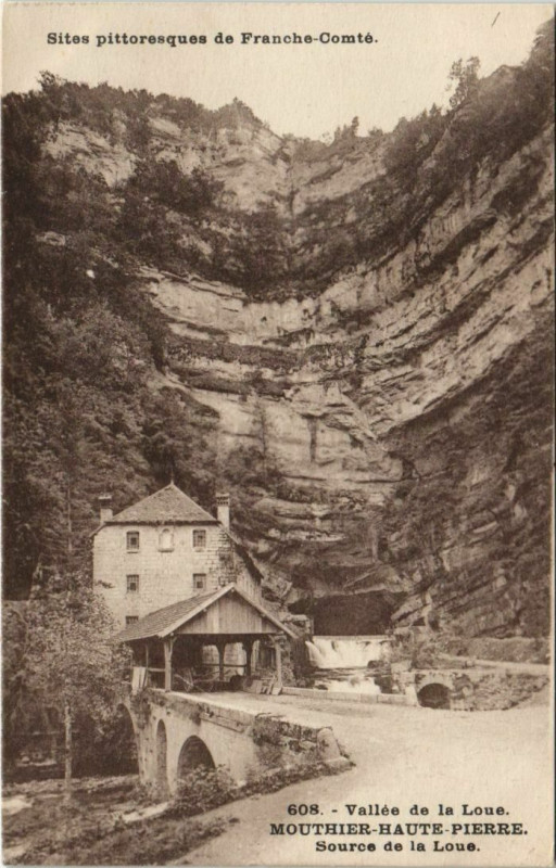 Carte postale ancienne Mouthier-Haute-Pierre Source de la Loue à Mouthier-Haute-Pierre