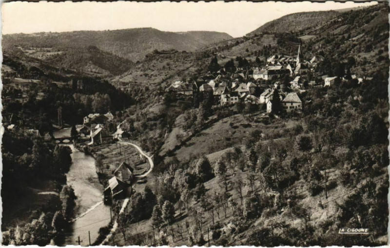 Carte postale ancienne Mouthier-Haute-Pierre Vue Generale à Mouthier-Haute-Pierre