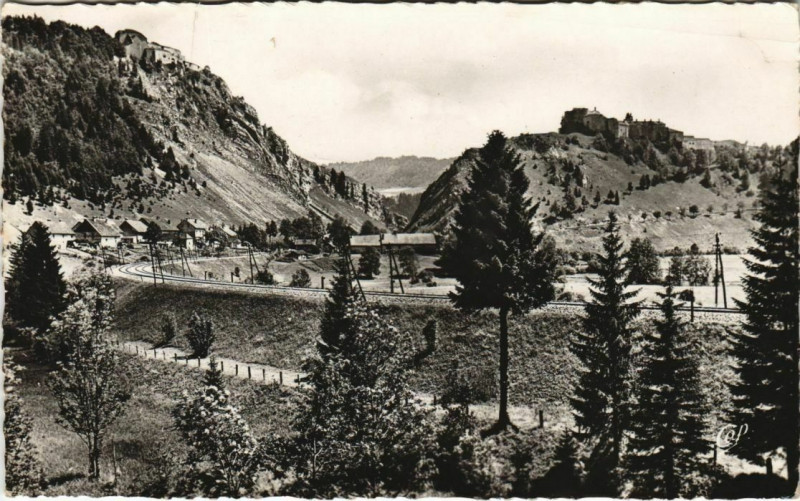 Carte postale ancienne La Cluse-et-Mijoux Forts de Joux et du Larmont - Pontarlier Env. à Pontarlier