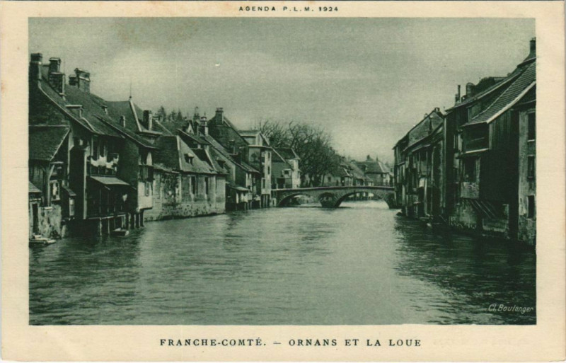 Carte postale ancienne Ornans et la Loue - Town Scene à Ornans