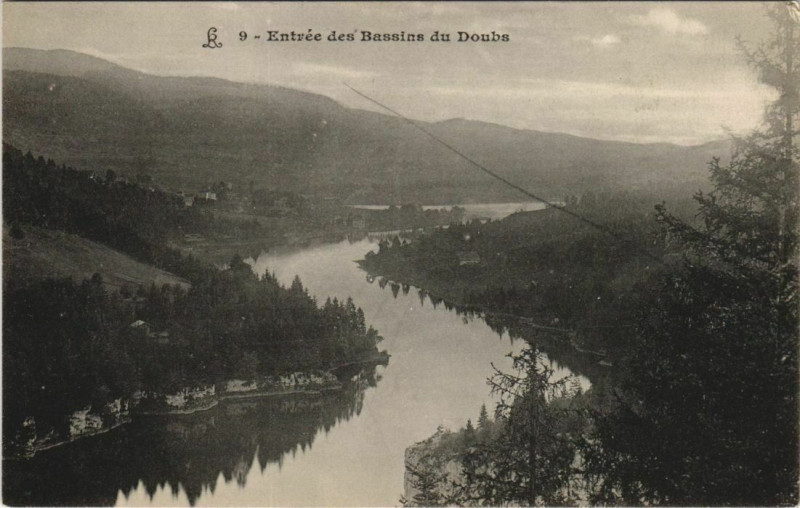 Carte postale ancienne Entree des Bassins du Doubs à Doubs